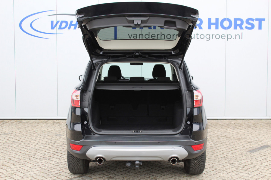 Ford Kuga 1.5-150pk EcoBoost Titanium. Trekgewicht 2.000kg ! Autm. airco dual, stoel-, stuur- en voorraamverwarming, cruise control, telefoonvoorb., navigatie, Sony soundsyst., LM wielen, trekhaak, privacy glass, All Season banden etc.