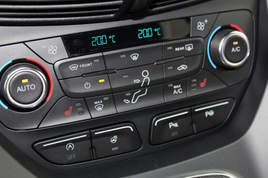 Ford Kuga 1.5-150pk EcoBoost Titanium. Trekgewicht 2.000kg ! Autm. airco dual, stoel-, stuur- en voorraamverwarming, cruise control, telefoonvoorb., navigatie, Sony soundsyst., LM wielen, trekhaak, privacy glass, All Season banden etc.