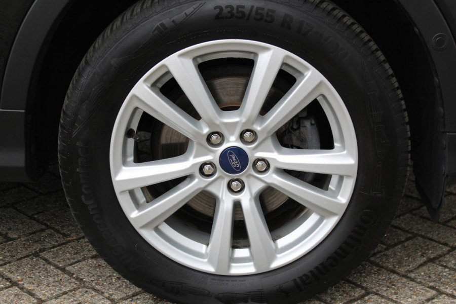 Ford Kuga 1.5-150pk EcoBoost Titanium. Trekgewicht 2.000kg ! Autm. airco dual, stoel-, stuur- en voorraamverwarming, cruise control, telefoonvoorb., navigatie, Sony soundsyst., LM wielen, trekhaak, privacy glass, All Season banden etc.