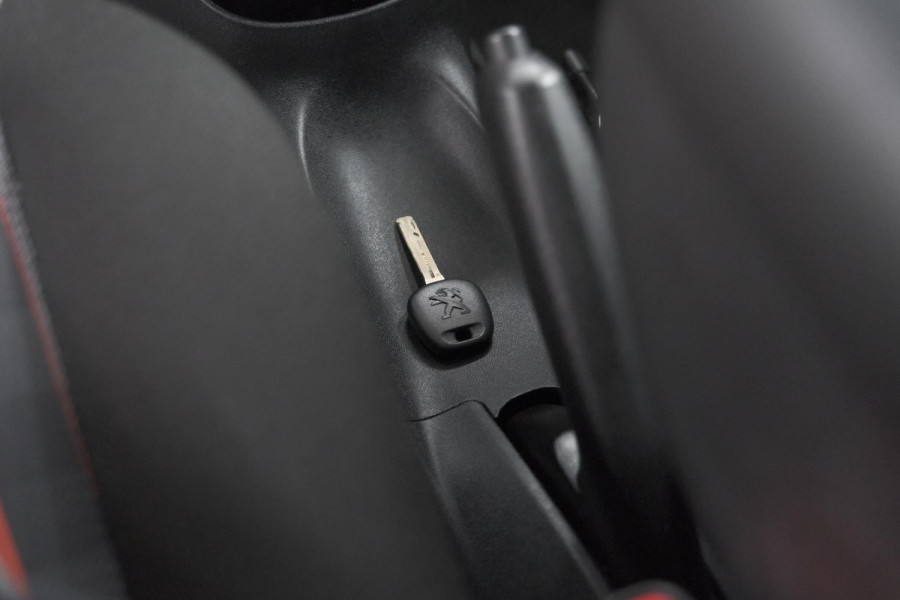 Peugeot 108 1.0 e-VTi Allure TOP! | Elektrisch Vouwdak | Trekhaak | Camera | Apple Carplay