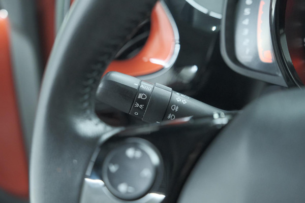 Peugeot 108 1.0 e-VTi Allure TOP! | Elektrisch Vouwdak | Trekhaak | Camera | Apple Carplay