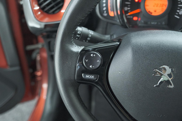 Peugeot 108 1.0 e-VTi Allure TOP! | Elektrisch Vouwdak | Trekhaak | Camera | Apple Carplay