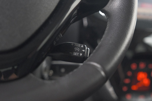 Peugeot 108 1.0 e-VTi Allure TOP! | Elektrisch Vouwdak | Trekhaak | Camera | Apple Carplay