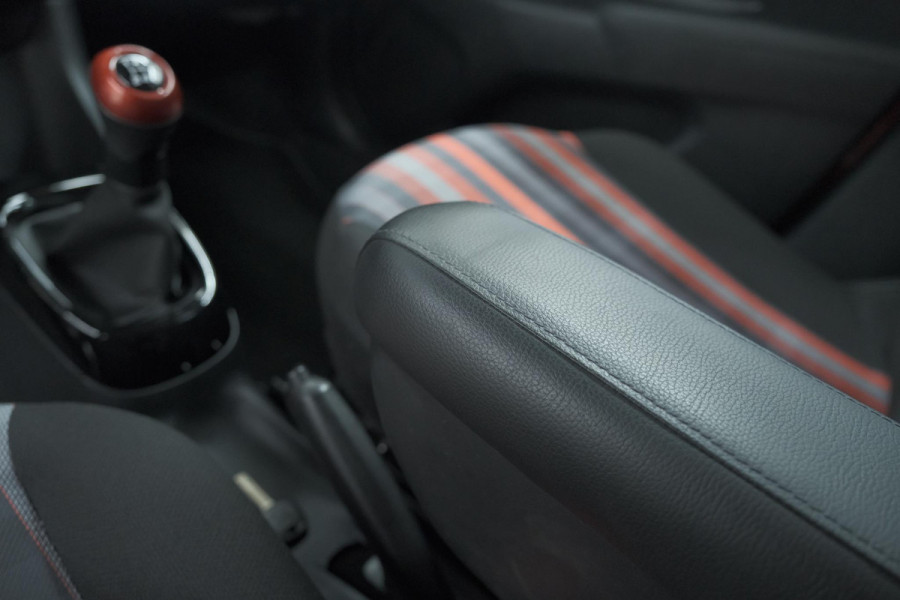 Peugeot 108 1.0 e-VTi Allure TOP! | Elektrisch Vouwdak | Trekhaak | Camera | Apple Carplay