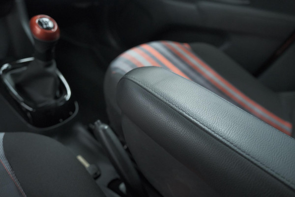 Peugeot 108 1.0 e-VTi Allure TOP! | Elektrisch Vouwdak | Trekhaak | Camera | Apple Carplay