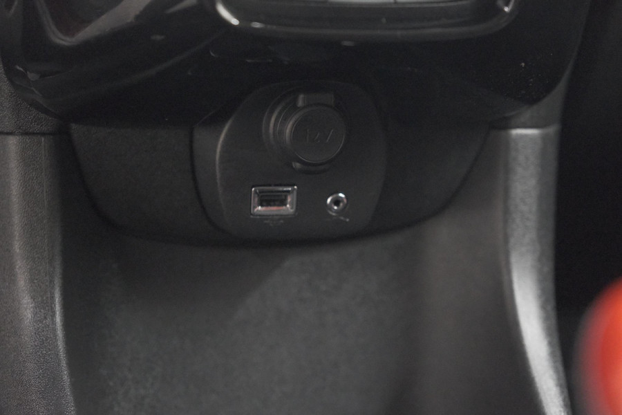 Peugeot 108 1.0 e-VTi Allure TOP! | Elektrisch Vouwdak | Trekhaak | Camera | Apple Carplay