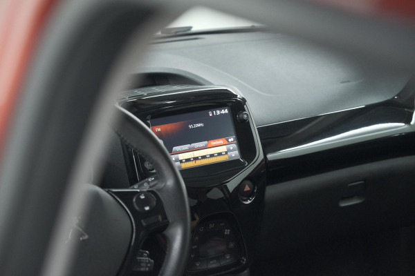 Peugeot 108 1.0 e-VTi Allure TOP! | Elektrisch Vouwdak | Trekhaak | Camera | Apple Carplay