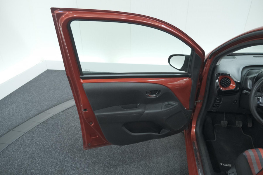 Peugeot 108 1.0 e-VTi Allure TOP! | Elektrisch Vouwdak | Trekhaak | Camera | Apple Carplay