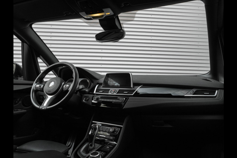 BMW 2 Serie Active Tourer 218i M-Sport - Pano - Memoryzetel - Trekhaak - Camera - LED