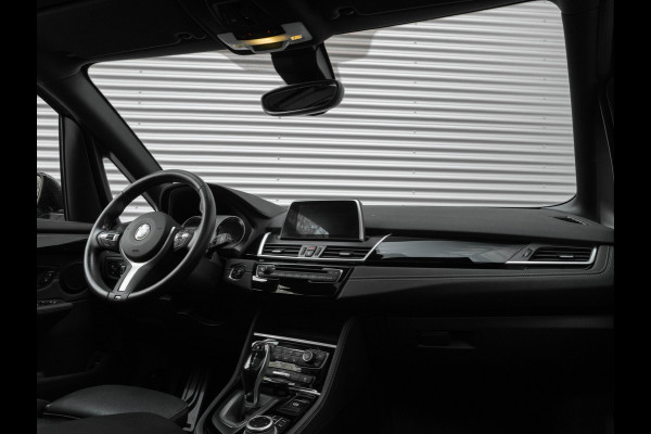 BMW 2 Serie Active Tourer 218i M-Sport - Pano - Memoryzetel - Trekhaak - Camera - LED