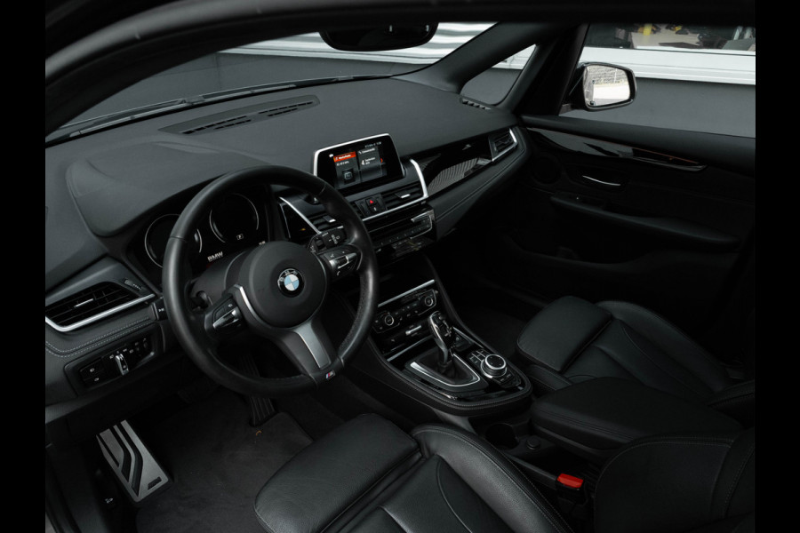 BMW 2 Serie Active Tourer 218i M-Sport - Pano - Memoryzetel - Trekhaak - Camera - LED