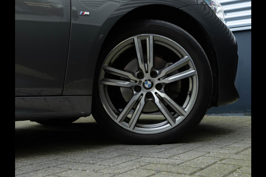 BMW 2 Serie Active Tourer 218i M-Sport - Pano - Memoryzetel - Trekhaak - Camera - LED
