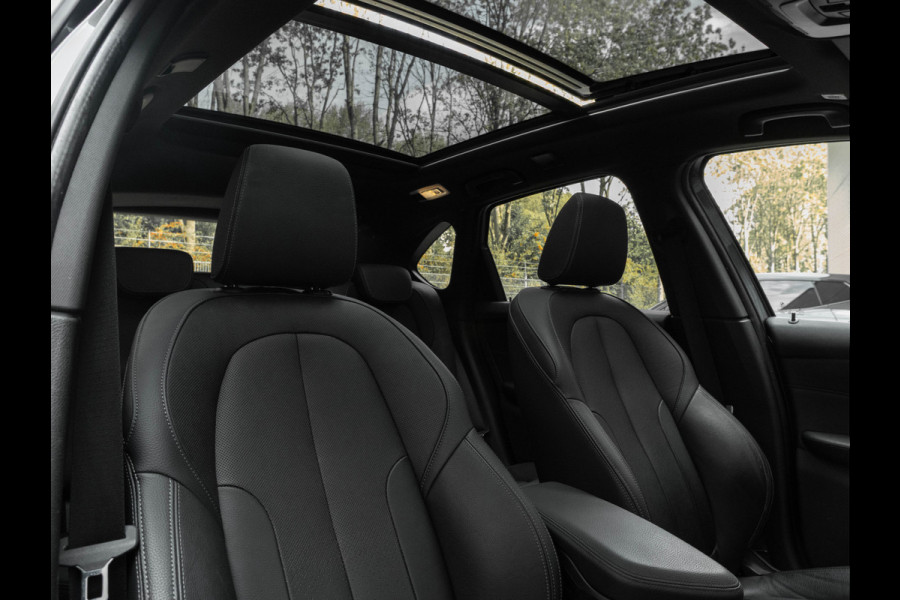 BMW 2 Serie Active Tourer 218i M-Sport - Pano - Memoryzetel - Trekhaak - Camera - LED