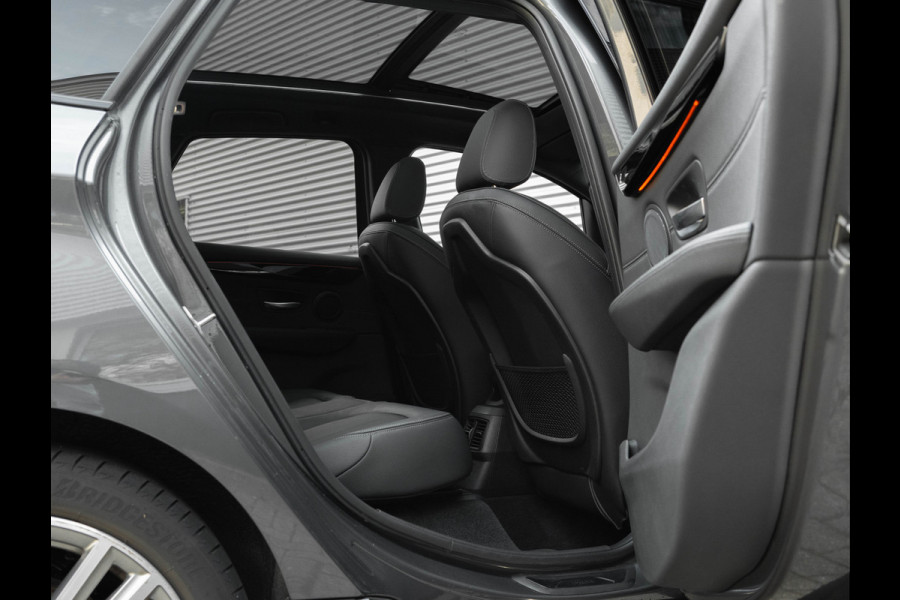 BMW 2 Serie Active Tourer 218i M-Sport - Pano - Memoryzetel - Trekhaak - Camera - LED