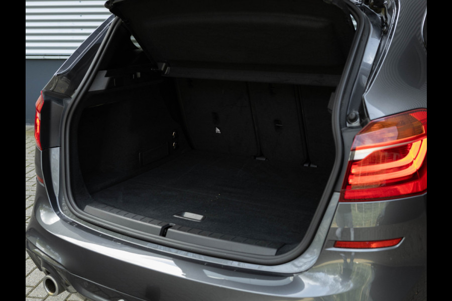 BMW 2 Serie Active Tourer 218i M-Sport - Pano - Memoryzetel - Trekhaak - Camera - LED