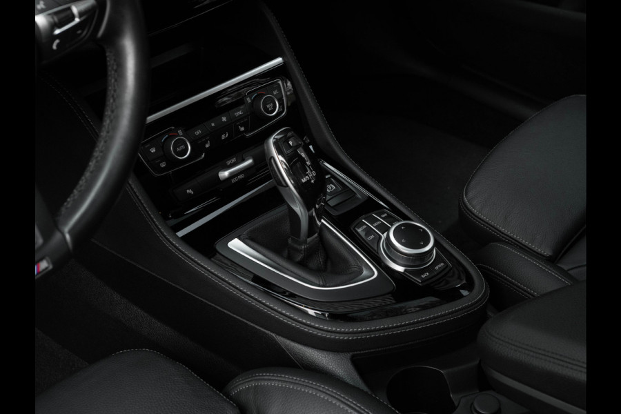BMW 2 Serie Active Tourer 218i M-Sport - Pano - Memoryzetel - Trekhaak - Camera - LED