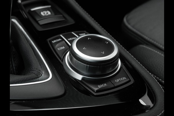 BMW 2 Serie Active Tourer 218i M-Sport - Pano - Memoryzetel - Trekhaak - Camera - LED