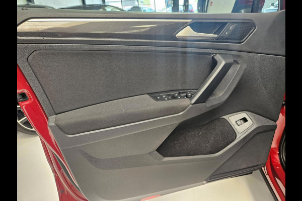Volkswagen Tiguan 1.5 TSI ACT Highline/R Line/Pano/automaat/1 jaar garantie Volkswagen Tiguan 1.5 TSI ACT Highline/R Line/Pano/automaat/1 jaar garantie