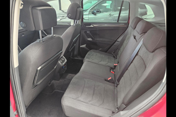 Volkswagen Tiguan 1.5 TSI ACT Highline/R Line/Pano/automaat/1 jaar garantie Volkswagen Tiguan 1.5 TSI ACT Highline/R Line/Pano/automaat/1 jaar garantie