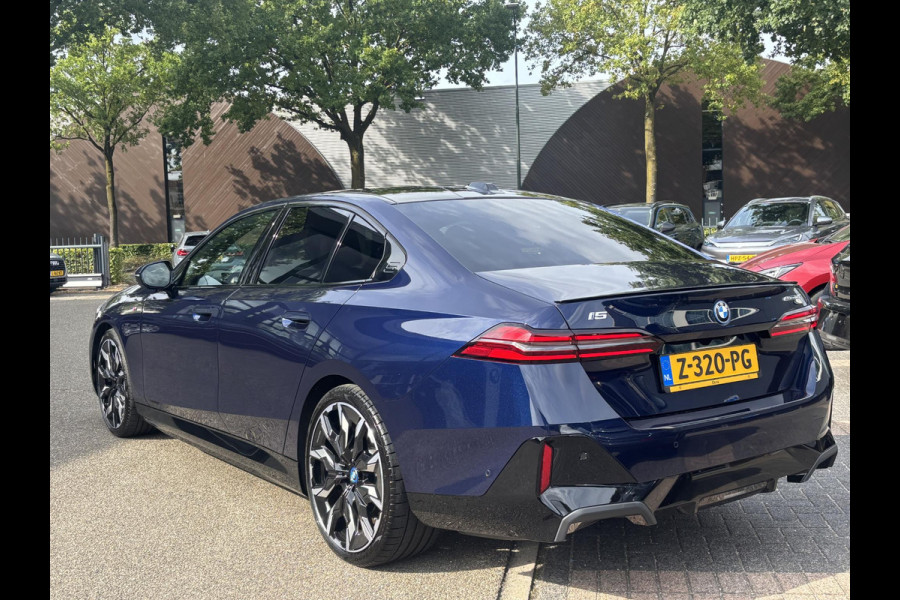 BMW i5 eDrive40 84 kWh M SPORT VAN: 63.900,- VOOR: 58.877,- UW HERFSTVOORDEEL: 5.023,- | MEGA VOL | ORIG. NL | BTW VERREKENBAAR | t/m 05-2027 FABRIEKSGARANTIE