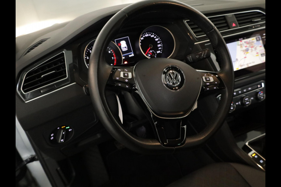 Volkswagen Tiguan 1.5 TSI Comfortline 130pk 6bak| Navi| Trekhaak| 17'LM-velgen