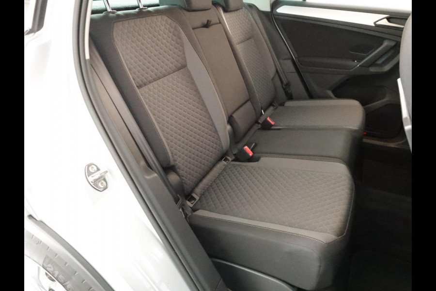 Volkswagen Tiguan 1.5 TSI Comfortline 130pk 6bak| Navi| Trekhaak| 17'LM-velgen