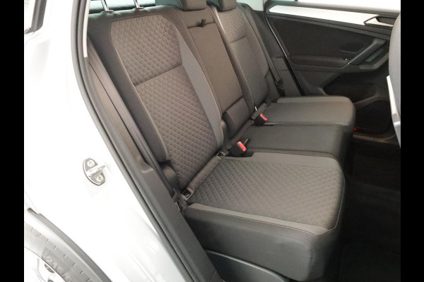 Volkswagen Tiguan 1.5 TSI Comfortline 130pk 6bak| Navi| Trekhaak| 17'LM-velgen