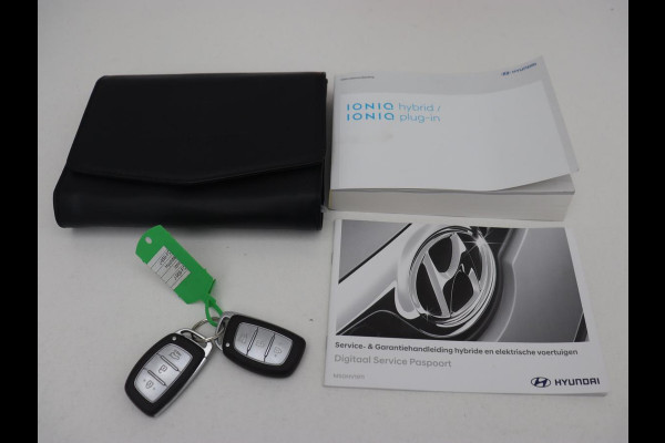 Hyundai IONIQ 1.6 GDi Premium + | Schuifdak | Apple Carplay | LED | Navigatie | Stuur & Stoelverwarming | Leder | Sfeerverlichting