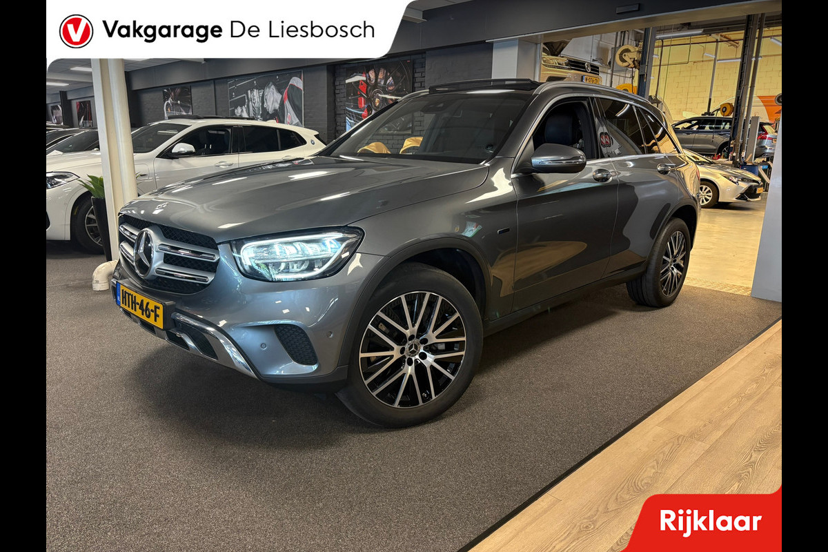 Mercedes-Benz GLC 300e 4MATIC Premium Plus / trekhaak / sfeer verlichting / panorama-dak / virtual