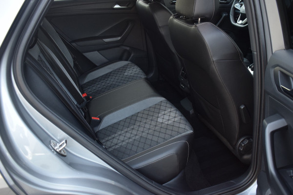 Volkswagen T-Roc 1.5 TSI 150pk DSG R-Line Pano | Trekhaak | 19"
