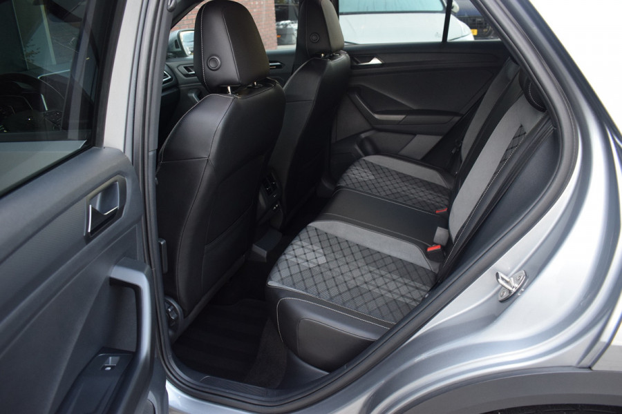 Volkswagen T-Roc 1.5 TSI 150pk DSG R-Line Pano | Trekhaak | 19"