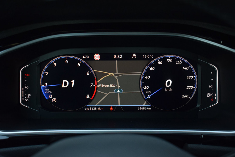 Volkswagen T-Roc 1.5 TSI 150pk DSG R-Line Pano | Trekhaak | 19"