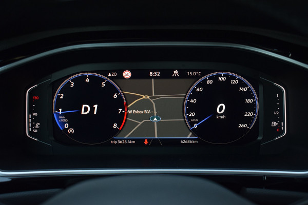 Volkswagen T-Roc 1.5 TSI 150pk DSG R-Line Pano | Trekhaak | 19"