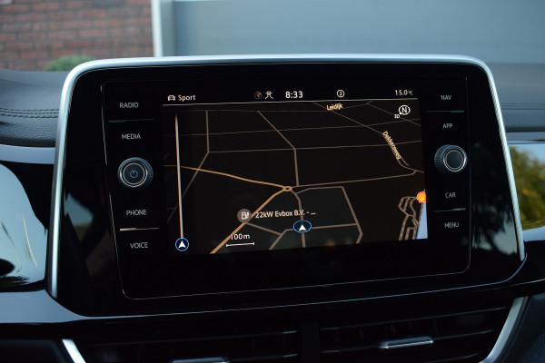 Volkswagen T-Roc 1.5 TSI 150pk DSG R-Line Pano | Trekhaak | 19"