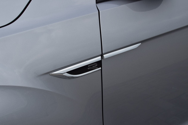 Volkswagen T-Roc 1.5 TSI 150pk DSG R-Line Pano | Trekhaak | 19"
