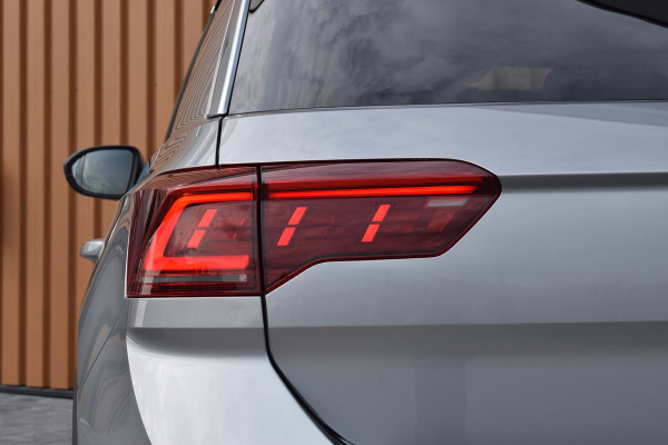 Volkswagen T-Roc 1.5 TSI 150pk DSG R-Line Pano | Trekhaak | 19"