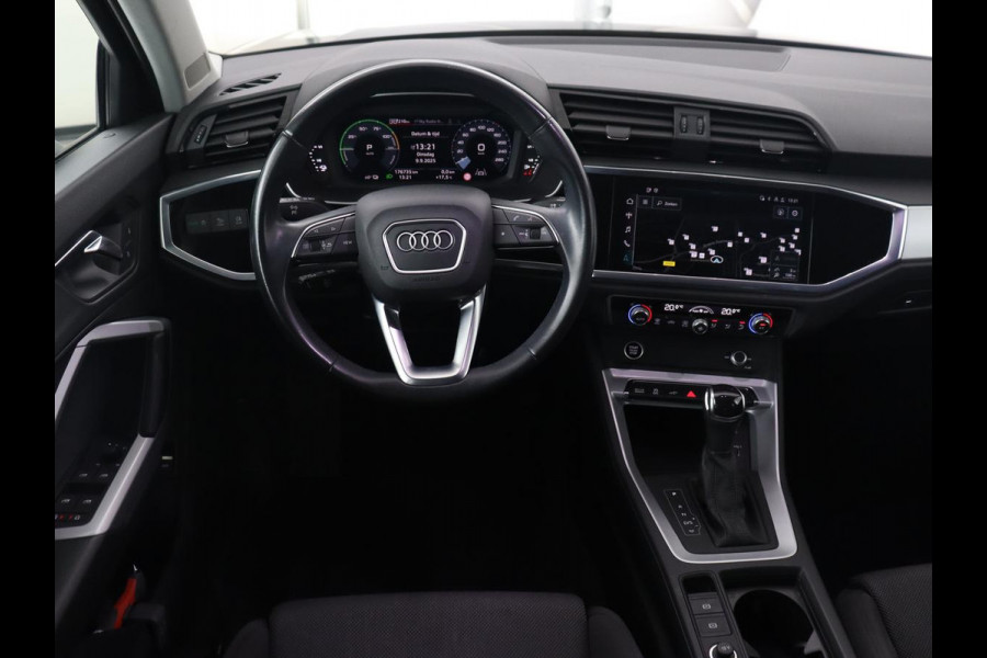 Audi Q3 45 TFSI e Advanced edition | PHEV | Trekhaak Wegklapbaar | Camera | Cruise Control | Carplay | Navigatie
