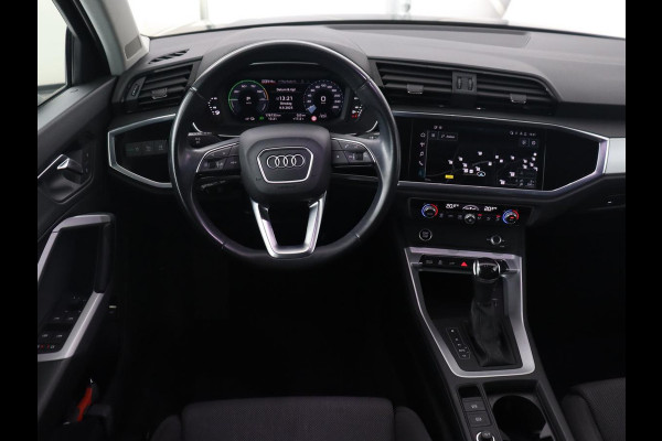 Audi Q3 45 TFSI e Advanced edition | PHEV | Trekhaak Wegklapbaar | Camera | Cruise Control | Carplay | Navigatie