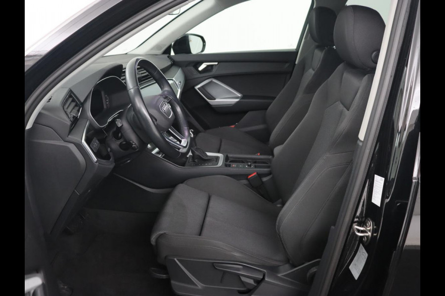 Audi Q3 45 TFSI e Advanced edition | PHEV | Trekhaak Wegklapbaar | Camera | Cruise Control | Carplay | Navigatie