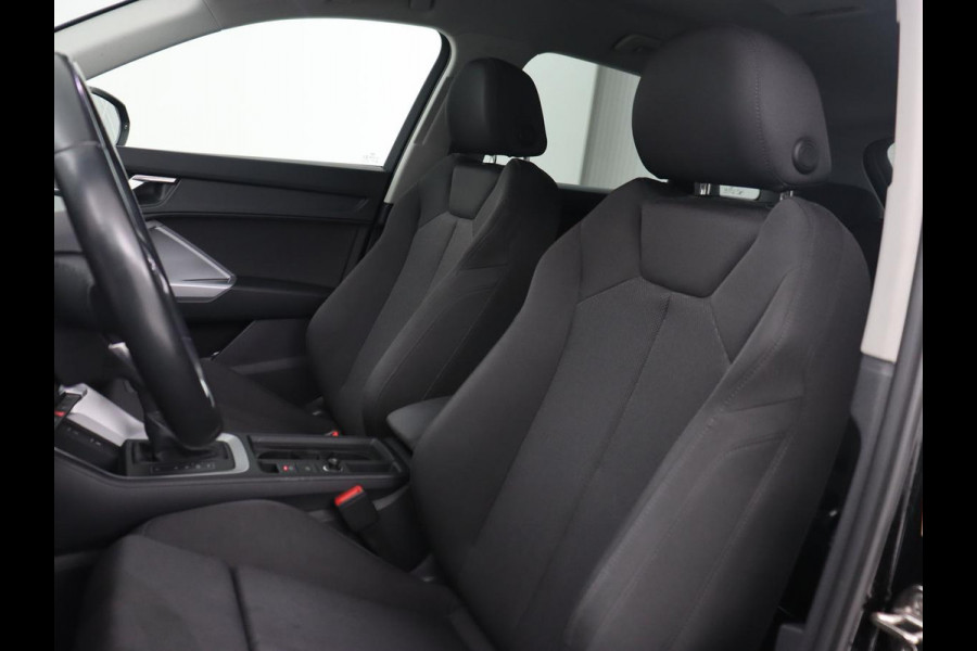 Audi Q3 45 TFSI e Advanced edition | PHEV | Trekhaak Wegklapbaar | Camera | Cruise Control | Carplay | Navigatie