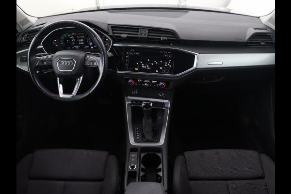 Audi Q3 45 TFSI e Advanced edition | PHEV | Trekhaak Wegklapbaar | Camera | Cruise Control | Carplay | Navigatie
