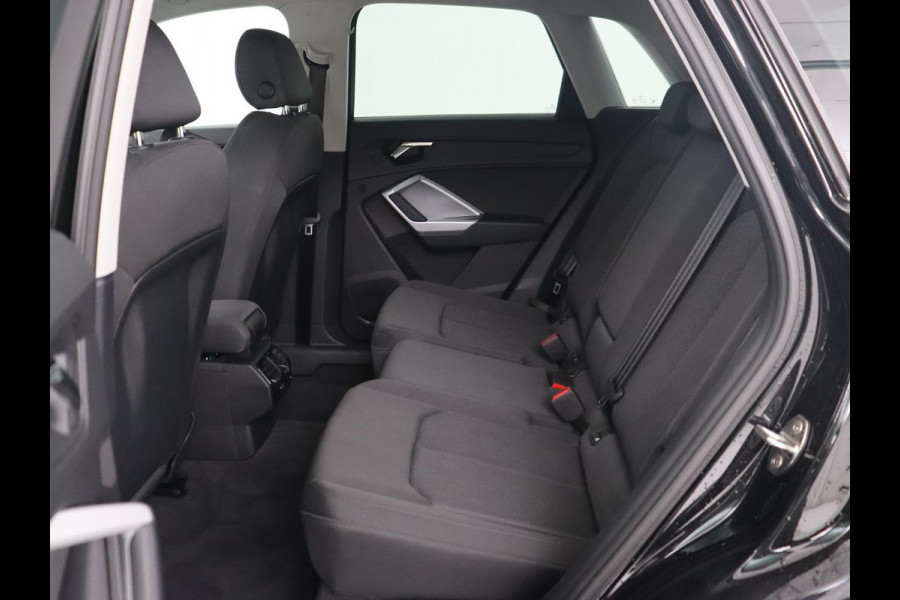 Audi Q3 45 TFSI e Advanced edition | PHEV | Trekhaak Wegklapbaar | Camera | Cruise Control | Carplay | Navigatie