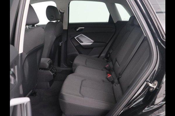Audi Q3 45 TFSI e Advanced edition | PHEV | Trekhaak Wegklapbaar | Camera | Cruise Control | Carplay | Navigatie