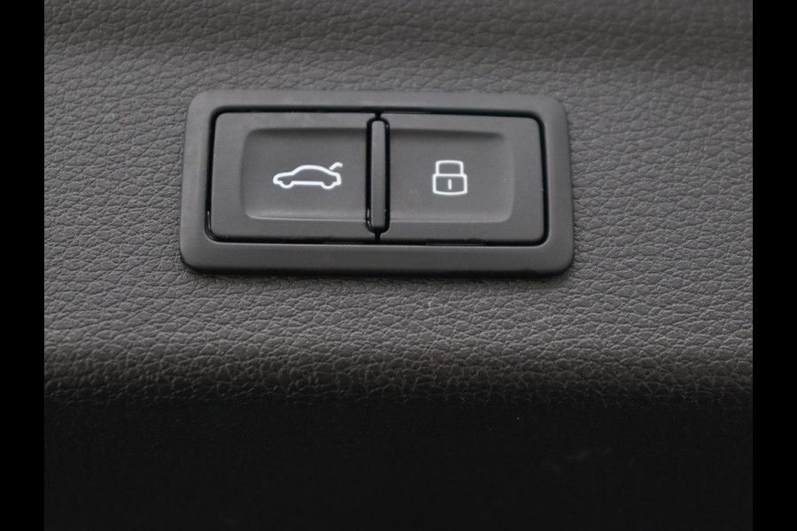 Audi Q3 45 TFSI e Advanced edition | PHEV | Trekhaak Wegklapbaar | Camera | Cruise Control | Carplay | Navigatie