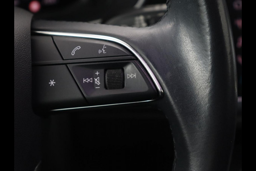 Audi Q3 45 TFSI e Advanced edition | PHEV | Trekhaak Wegklapbaar | Camera | Cruise Control | Carplay | Navigatie