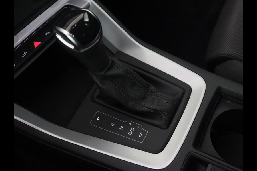 Audi Q3 45 TFSI e Advanced edition | PHEV | Trekhaak Wegklapbaar | Camera | Cruise Control | Carplay | Navigatie