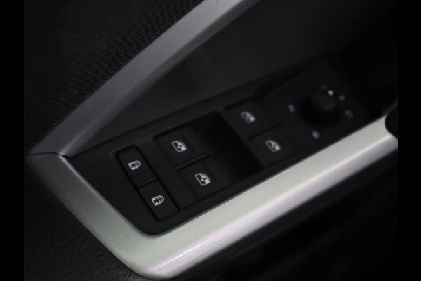 Audi Q3 45 TFSI e Advanced edition | PHEV | Trekhaak Wegklapbaar | Camera | Cruise Control | Carplay | Navigatie