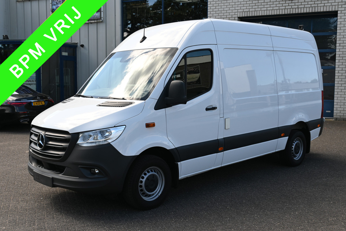 Mercedes-Benz Sprinter 319 CDI 3.0 V6 L2H2 3500 kg Trekhaak, Geveerde stoelen, MBUX navigatie en camera Mercedes-Benz Sprinter 319 CDI 3.0 V6 L2H2 3500 kg Trekhaak, Geveerde stoelen, MBUX navigatie en camera