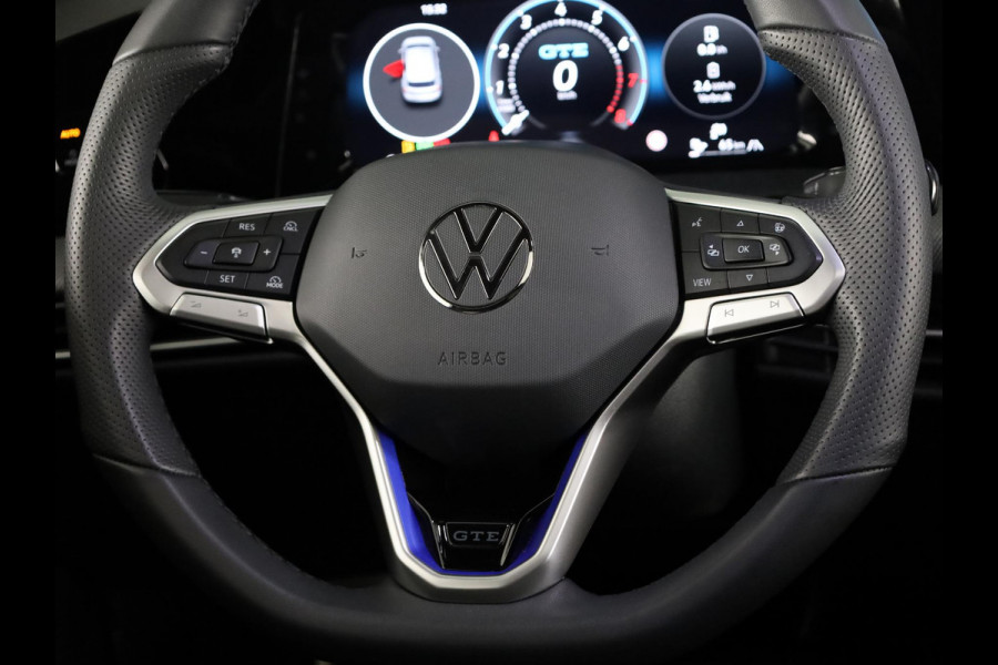 Volkswagen Golf 1.5 eHybrid GTE 272 pk Automaat (DSG) | Navigatie | Panoramadak | Elektr. trekhaak | Parkeersensoren | Rondomzicht camera | Stoelverwarming |
