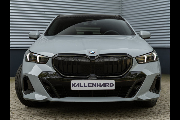 BMW 5 Serie Touring 520d xDrive - M-Sport Pro - Pano - Trekhaak - ACC - Harman Kardon